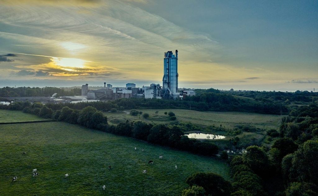 英国初のセメント工場向けCO2回収設備を受注 三菱重工業
