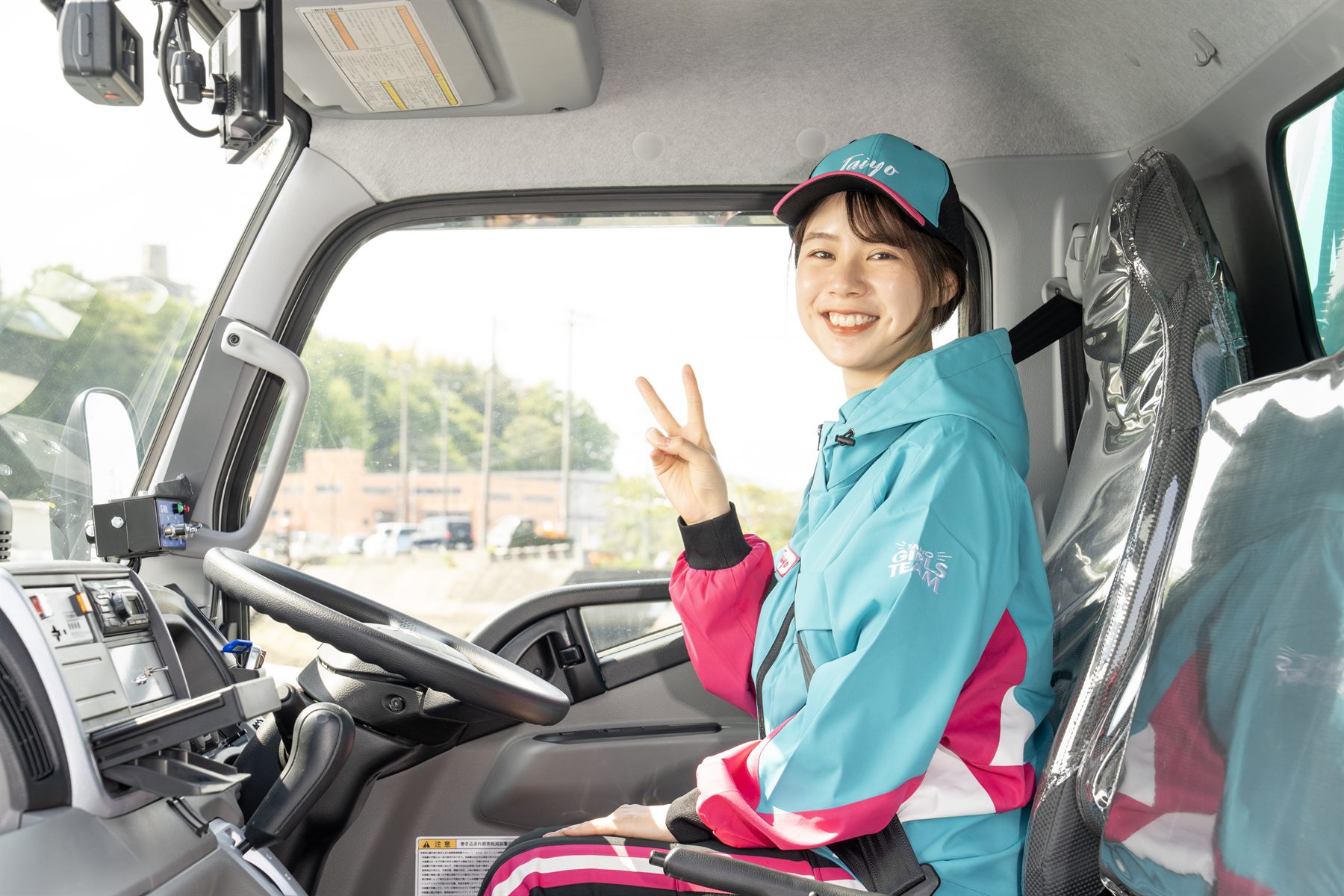 タイヨーの収集車の運転席に座るドライバー