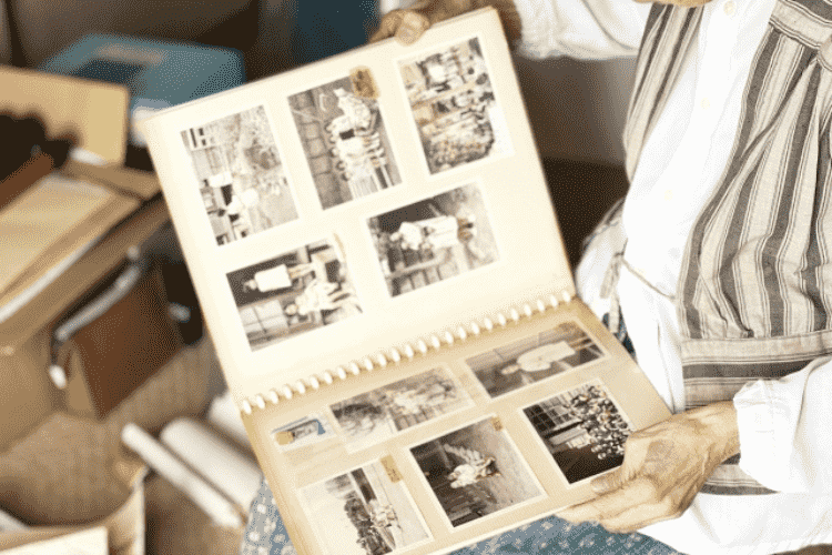 終活の片付けのコツと手順！書類・写真・思い出の品の整理方法を解説