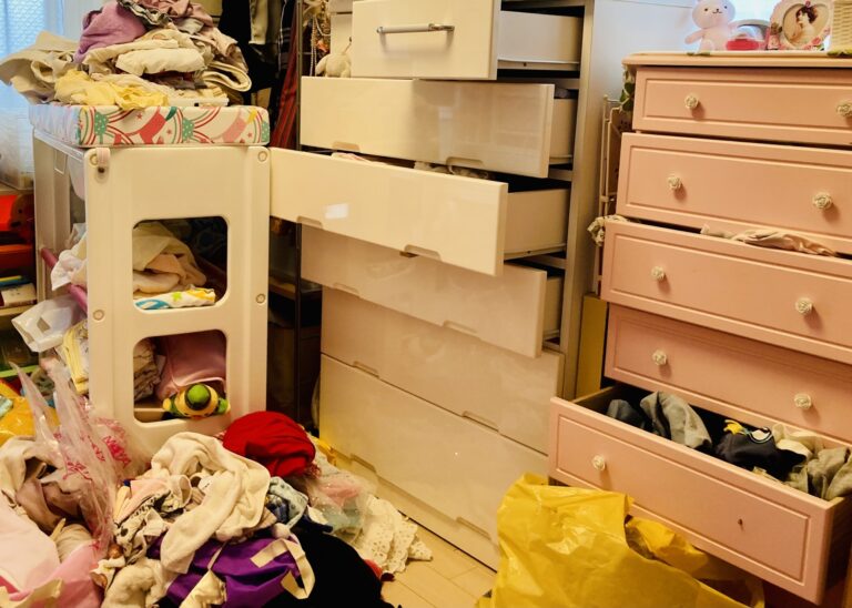 汚部屋に住む人の心理状態とは？精神面に及ぼす影響と抜け出すためのポイントを解説