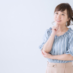 悩む女性