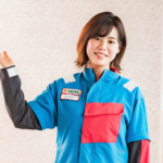 紹介する女性