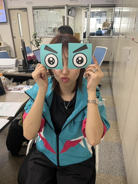 AI自動掃除ロボットPUDU MT1に貼る目のシール画像