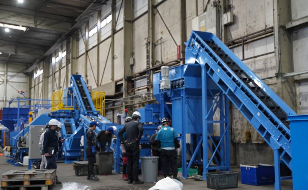 ペットボトルを自動選別する新マシン「ペトリス」を導入ph1