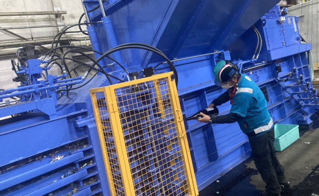 ペットボトルを自動選別する新マシン「ペトリス」を導入ph2