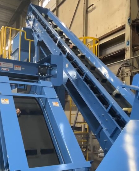 ペットボトルを自動選別する新マシン「ペトリス」を導入ph5