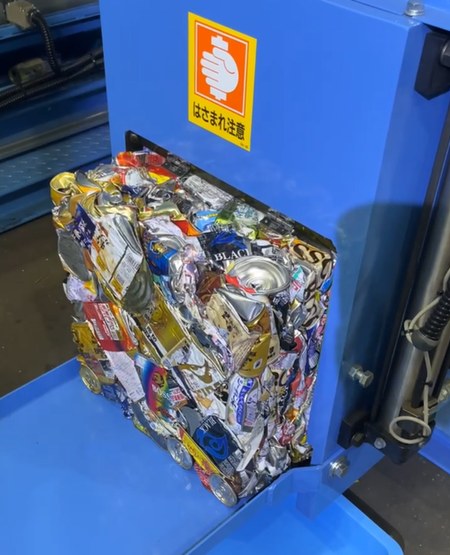 ペットボトルを自動選別する新マシン「ペトリス」を導入ph4